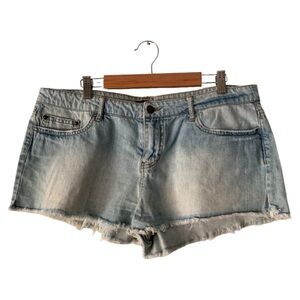 🌵 Forever 21 Raw Hem Denim Shorts sz 31